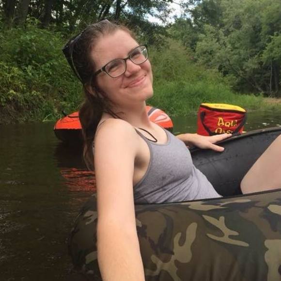 Meet your Posher, Sara - Picture 1 of 1